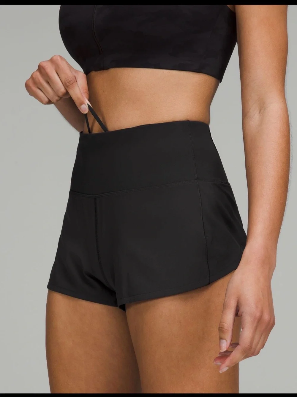 39. Lululemon NWT 12 black speed up HR shorts 2.5” lined
